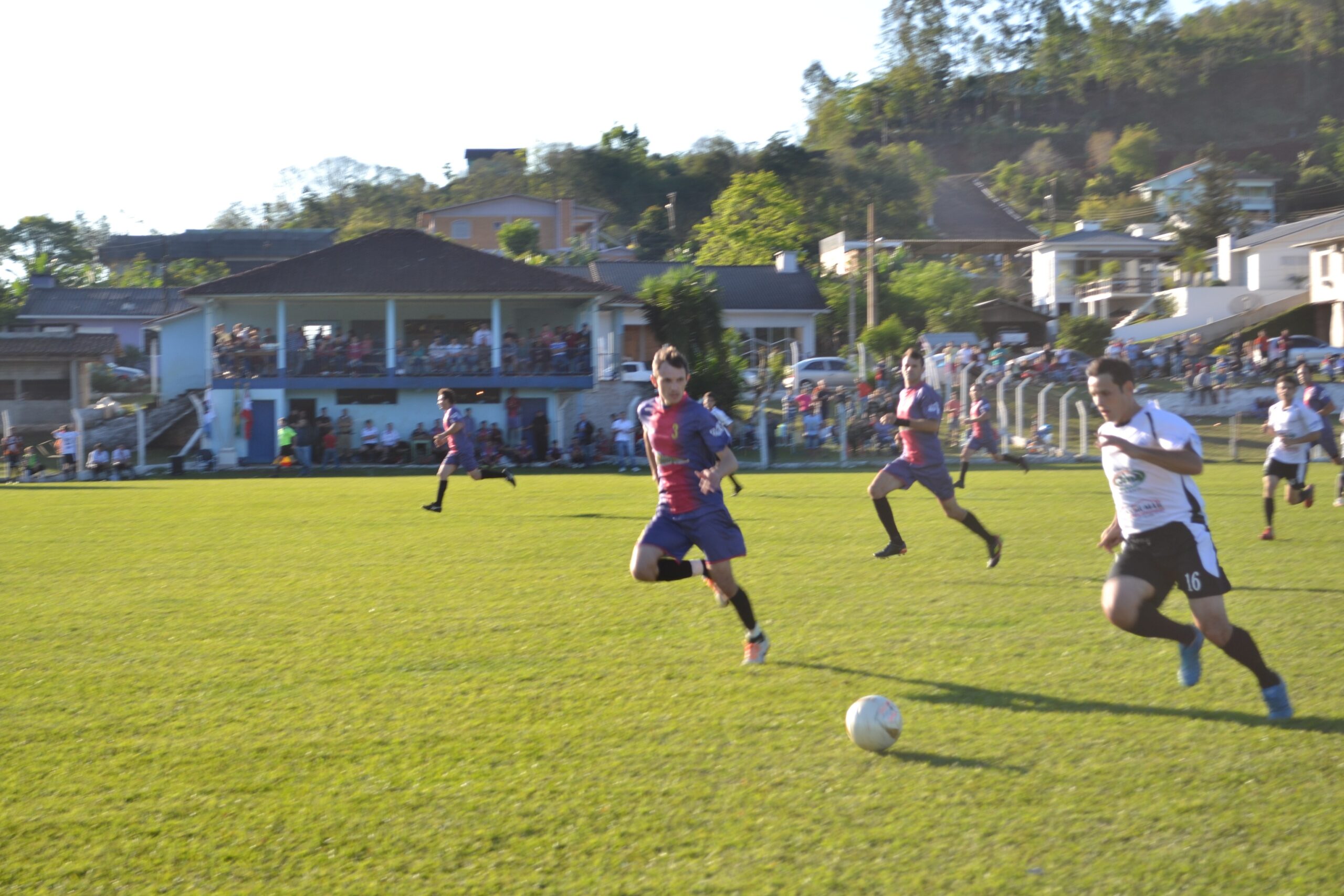 Leia mais sobre o artigo Taça Integração de Futebol de Campo conhece finalistas neste domingo