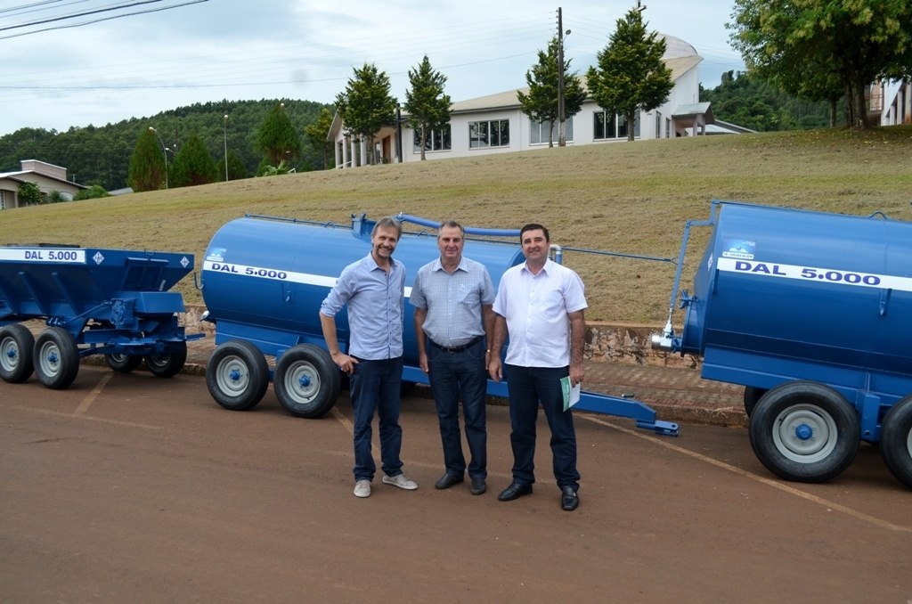 Leia mais sobre o artigo União do Oeste é contemplado com Novos Equipamentos Agrícolas