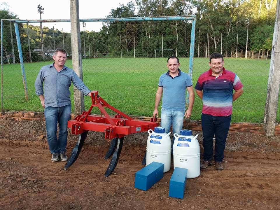 Leia mais sobre o artigo Santiago do Sul recebe equipamentos agrícolas por meio do estado