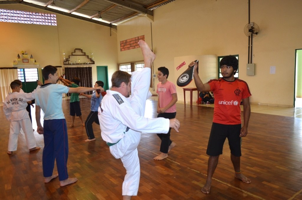 Leia mais sobre o artigo CRAS oferta Oficina de Taekwondo