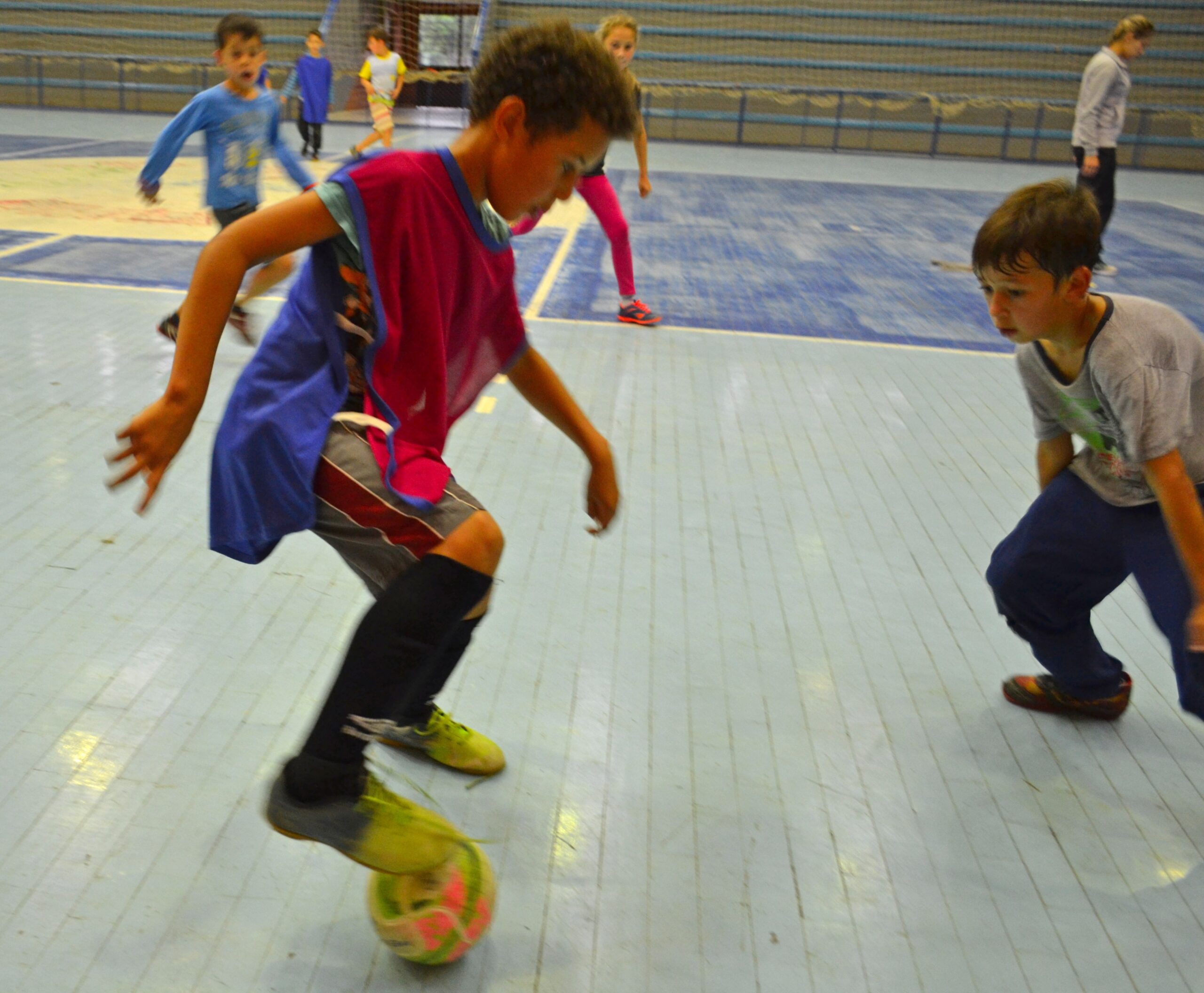 Leia mais sobre o artigo Escolinhas de futsal e voleibol atendem 182 crianças e adolescentes