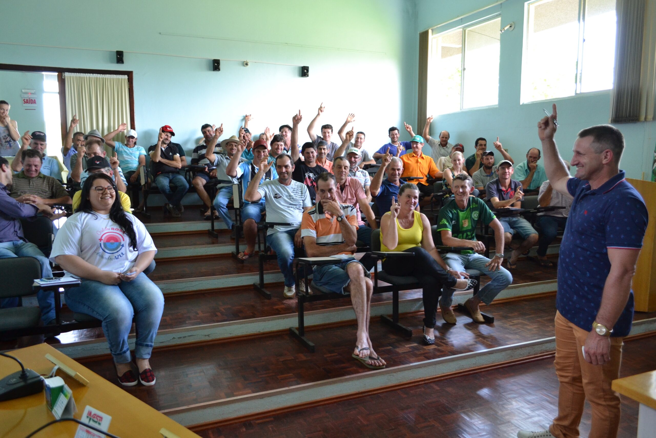 Leia mais sobre o artigo Realizada primeira reunião para criação de associação de produtores de leite