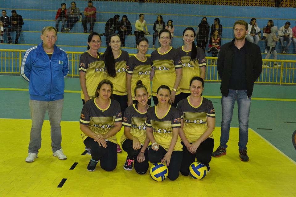 Leia mais sobre o artigo Enxovais Orso/Sul Brasil conquista bronze no regional de voleibol