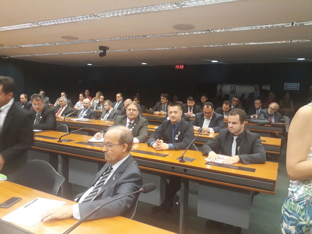 Leia mais sobre o artigo Presidente da AMOSC participa de reunião do Fórum Parlamentar Catarinense