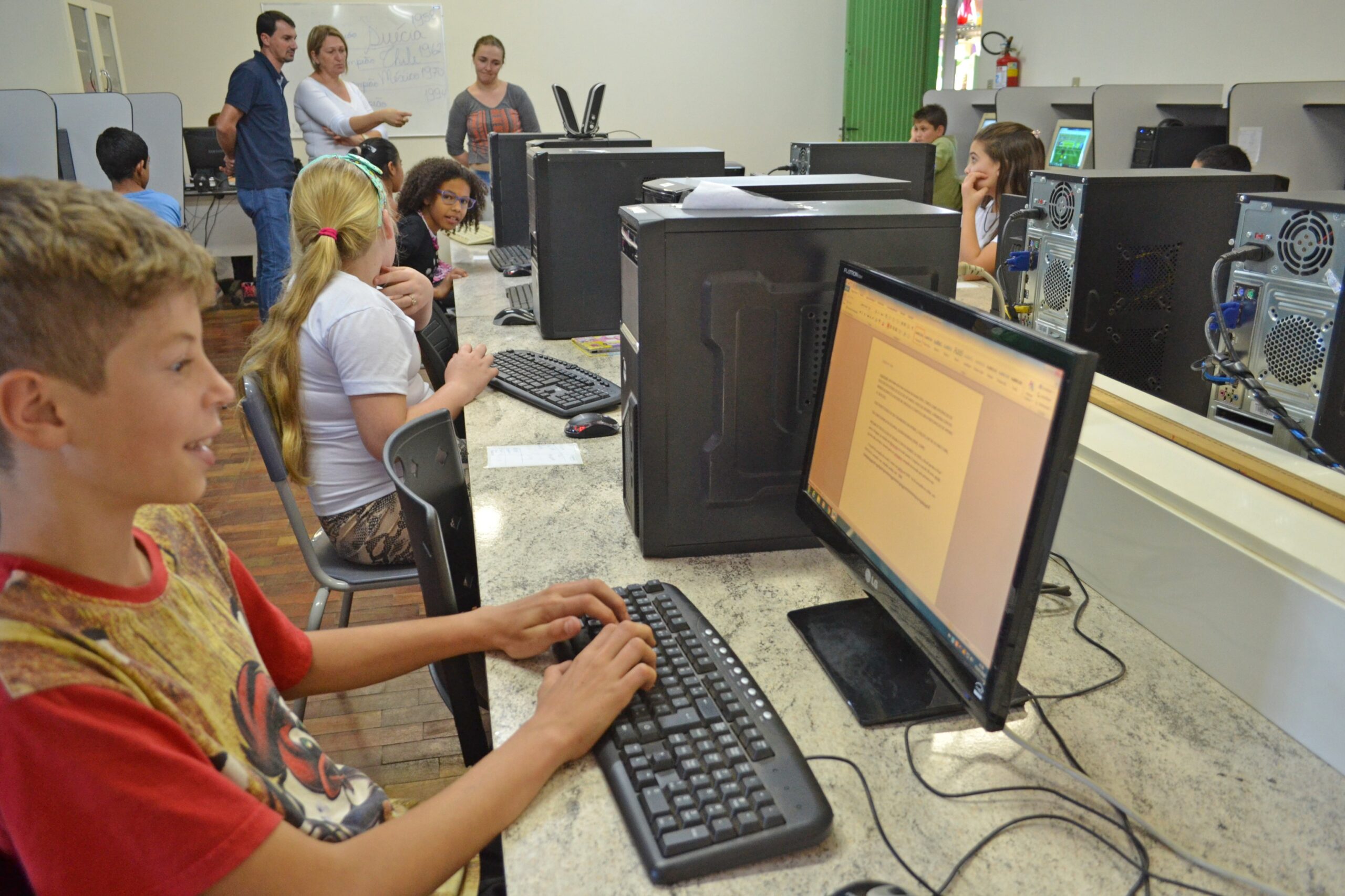 Leia mais sobre o artigo Núcleo Escolar Paulo Freire tem novo laboratório de informática