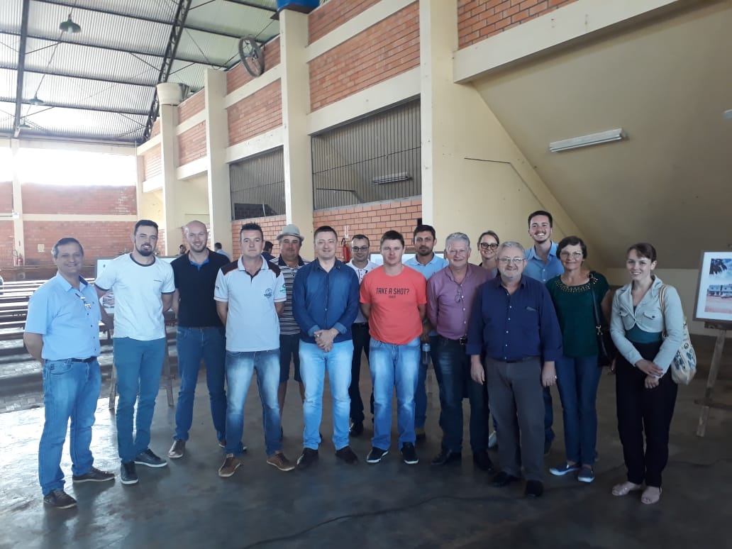 Leia mais sobre o artigo Prefeito de São Carlos e Presidente da AMOSC participa do 8º Seminário Auriverde de Bovinocultura do leite