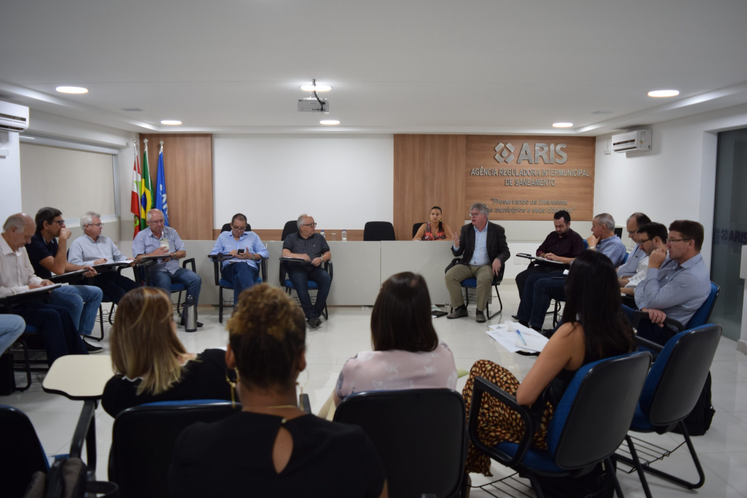Leia mais sobre o artigo Executivos e prefeitos participaram de importantes reuniões para o Municipalismo catarinense
