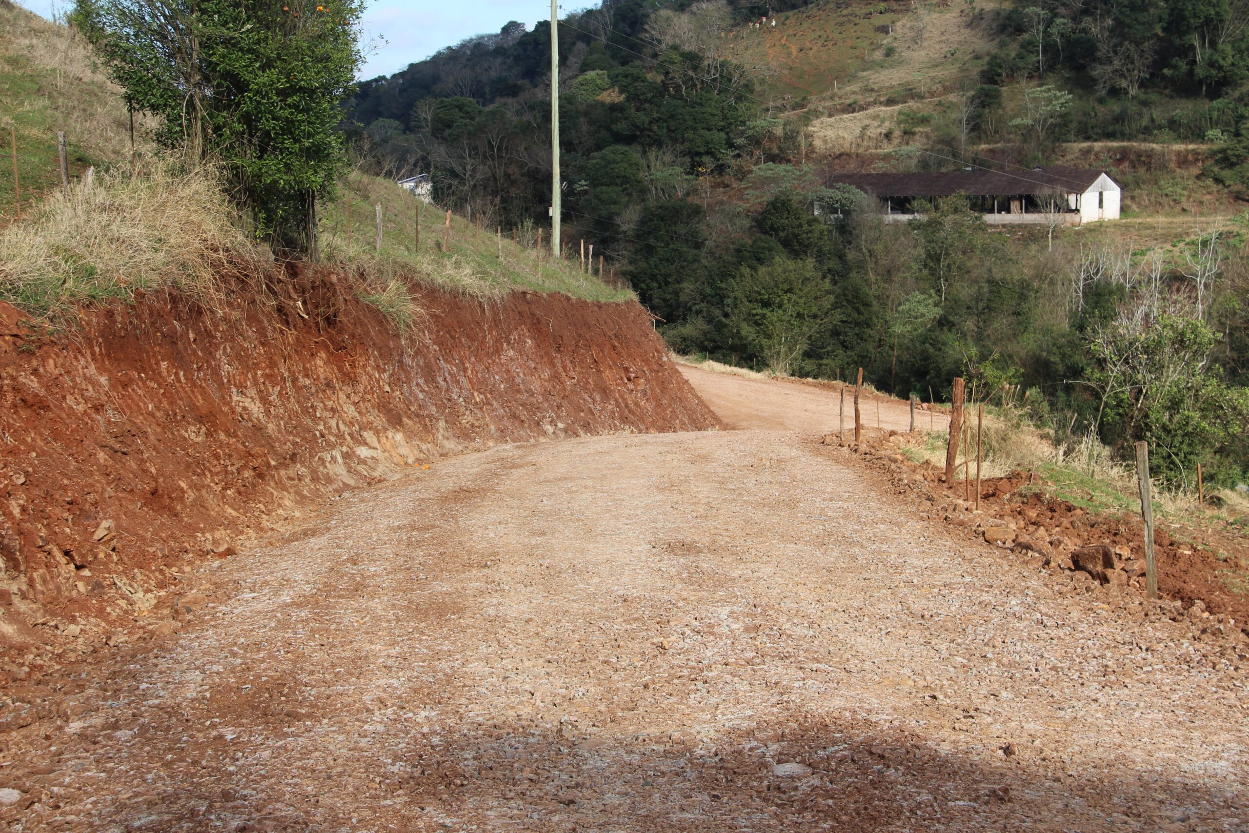 Leia mais sobre o artigo Força tarefa recupera estradas de todo o município