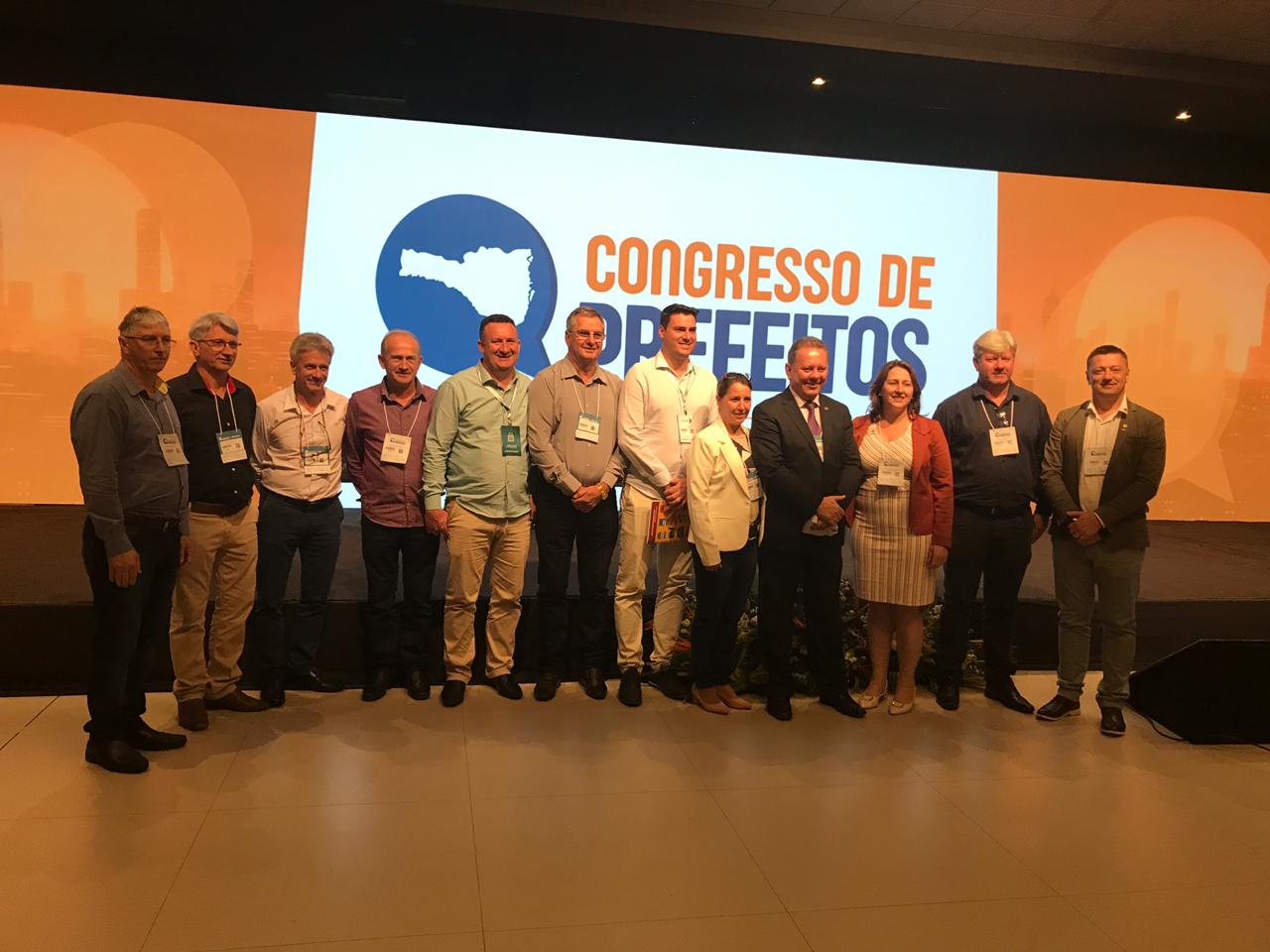 Leia mais sobre o artigo Os Prefeitos da AMOSC participam do Congresso de Prefeitos 2019 em Florianópolis