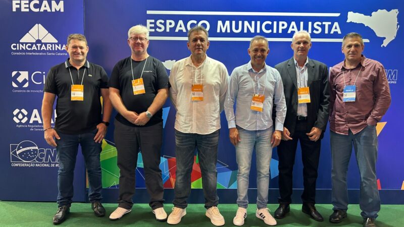 Municípios da região da AMOSC apresentam projetos de boas práticas no COMAC-SC 2024